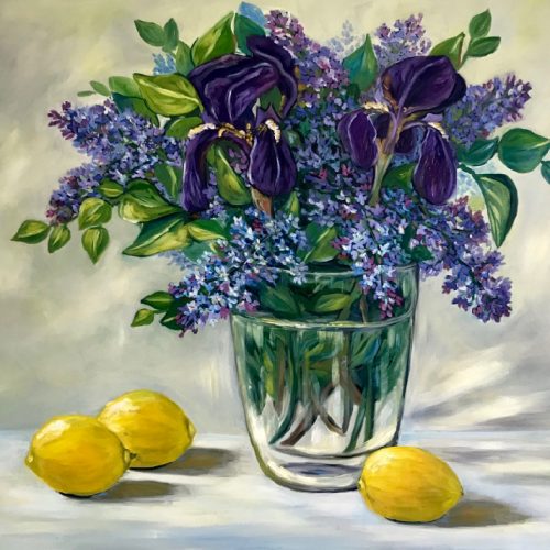 Impressionistisches Stillleben mit Flieder, blauen Iris und Zitronen